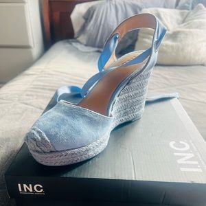NWT INC womens wedges